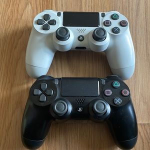 Selling 2 DualShock PS4 controllers